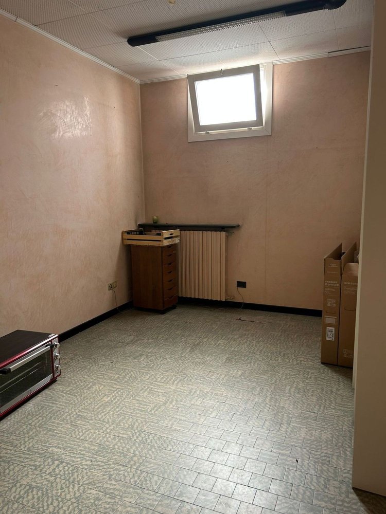  مكتب في Bedizzole, Italy 129متر مربع رقم 332659