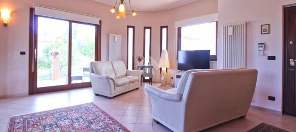 9 rooms House in Roseto degli Abruzzi, Italy No. 109664 4