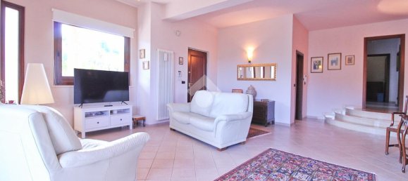 9 rooms House in Roseto degli Abruzzi, Italy No. 109664 7