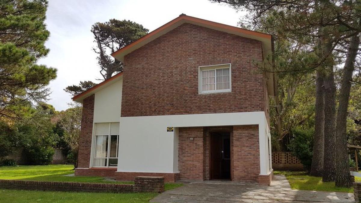 3 bedrooms House in Mar del Plata, Argentina No. 97955