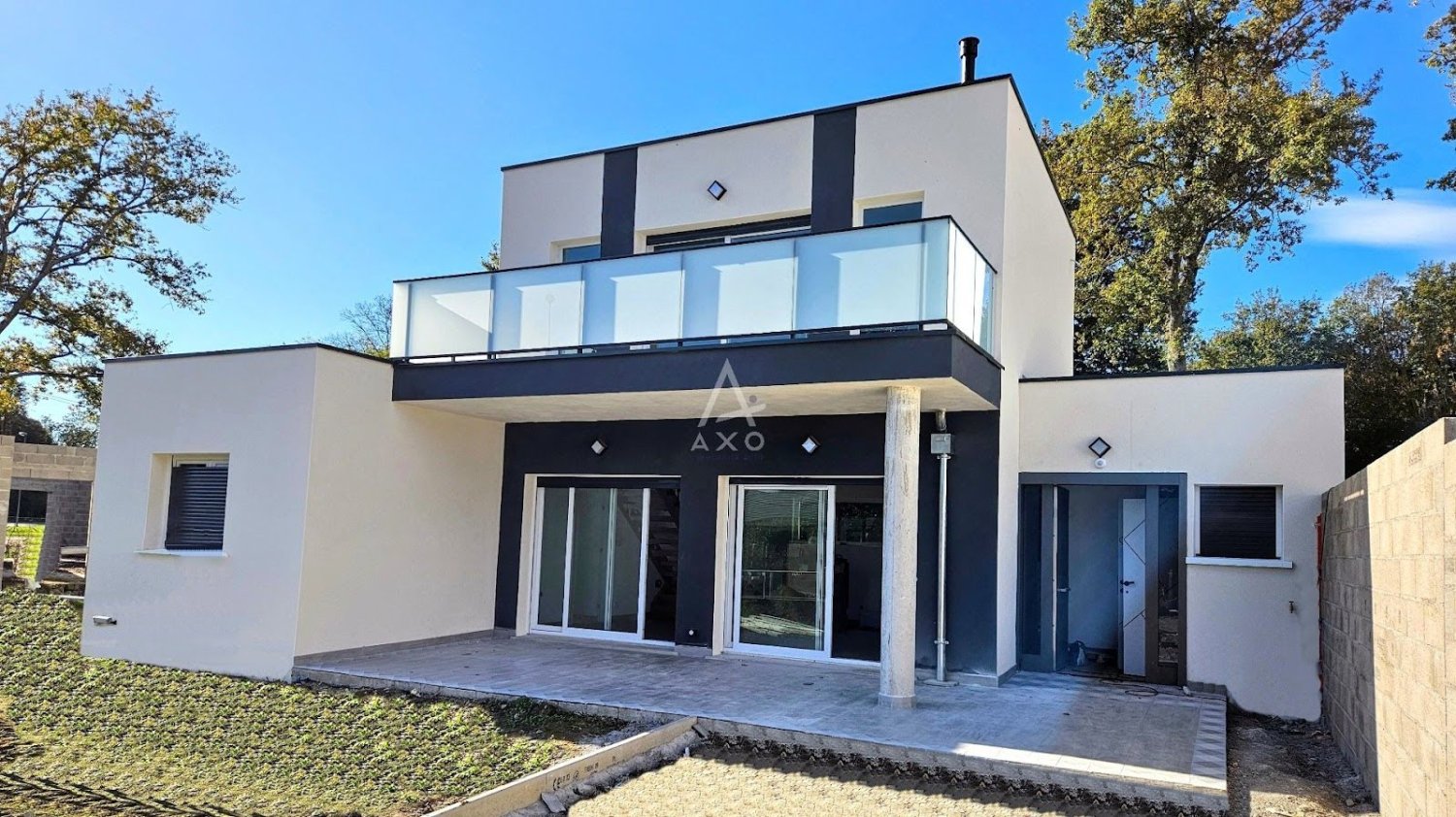 4 bedrooms House in Villemandeur, France No. 153848