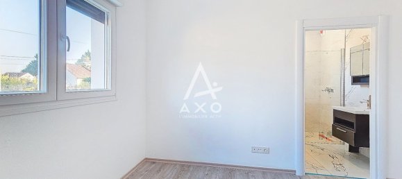 4 bedrooms House in Villemandeur, France No. 153848 7