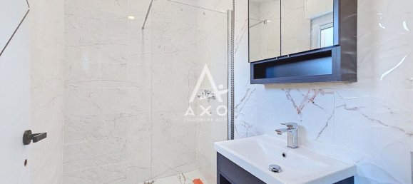 4 bedrooms House in Villemandeur, France No. 153848 8