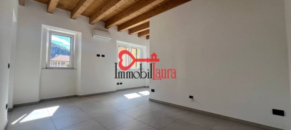 2 bedrooms Duplex in Bisuschio, Italy No. 353777 4