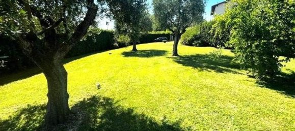 6 bedrooms House in Campi Bisenzio, Italy No. 331260 3