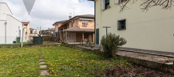 5-salle Villa à Ponte San Nicolò, Italy No. 60153 11