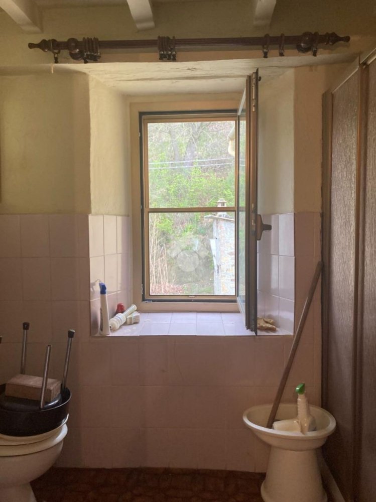 3 rooms House in Varano de' Melegari, Italy No. 54668