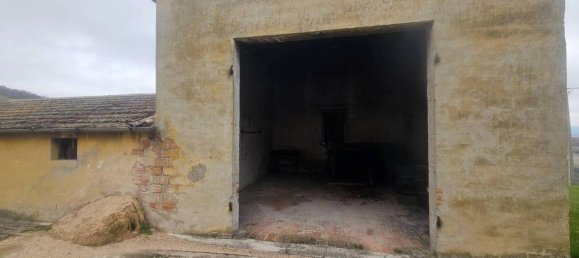 Casa de 10 habitaciónes en Pergola, Italy No. 39424 28