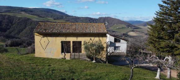 Casa de 10 habitaciónes en Pergola, Italy No. 39424 43