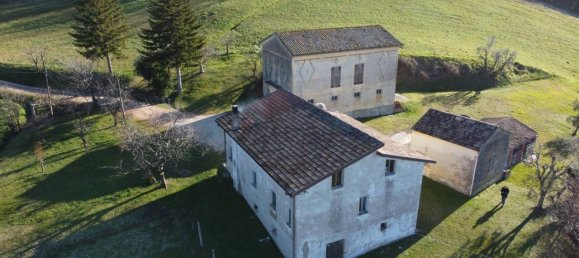 Casa de 10 habitaciónes en Pergola, Italy No. 39424 49