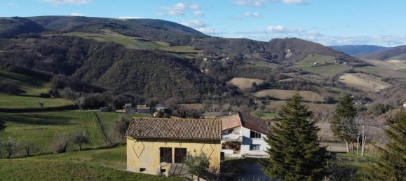 Casa de 10 habitaciónes en Pergola, Italy No. 39424 42