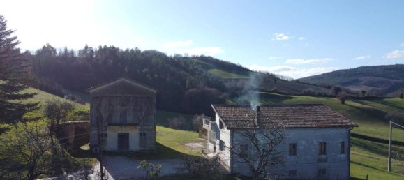 Casa de 10 habitaciónes en Pergola, Italy No. 39424 7