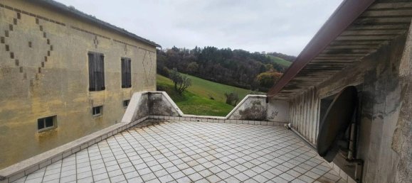 Casa de 10 habitaciónes en Pergola, Italy No. 39424 13