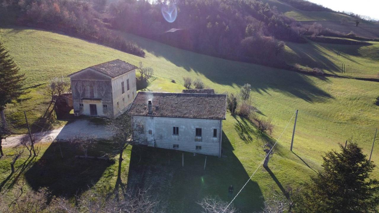 Casa de 10 habitaciónes en Pergola, Italy No. 39424