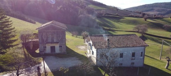Casa de 10 habitaciónes en Pergola, Italy No. 39424 8