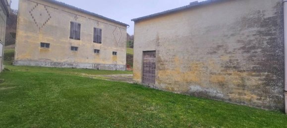Casa de 10 habitaciónes en Pergola, Italy No. 39424 31