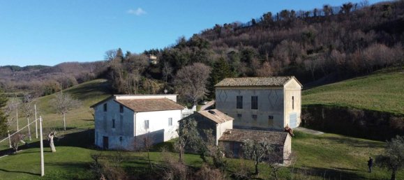 Casa de 10 habitaciónes en Pergola, Italy No. 39424 48