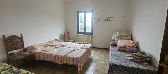 Casa de 10 habitaciónes en Pergola, Italy No. 39424 20