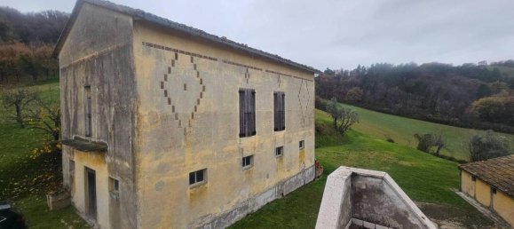 Casa de 10 habitaciónes en Pergola, Italy No. 39424 16