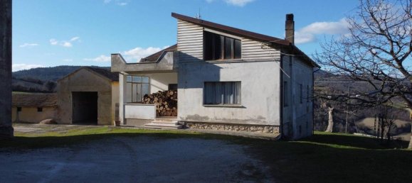Casa de 10 habitaciónes en Pergola, Italy No. 39424 2
