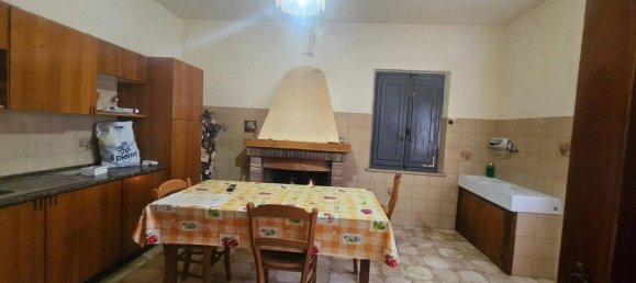 Casa de 10 habitaciónes en Pergola, Italy No. 39424 23