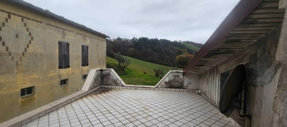 Casa de 10 habitaciónes en Pergola, Italy No. 39424 14