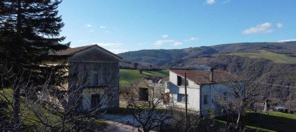Casa de 10 habitaciónes en Pergola, Italy No. 39424 6