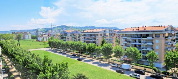 3-salle Penthouse à Montesilvano, Italy No. 17819 18