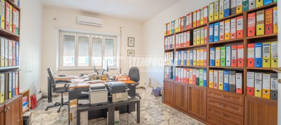 4 rooms Apartment in Rome, Italy No. 298129 2