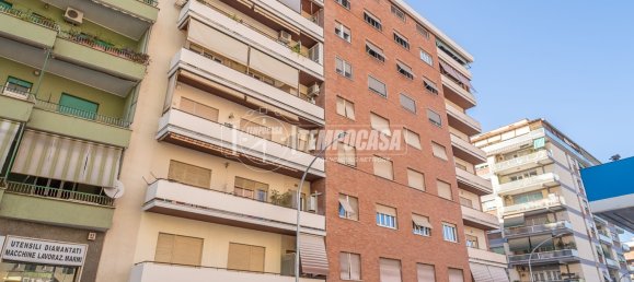 4 rooms Apartment in Rome, Italy No. 298129 6
