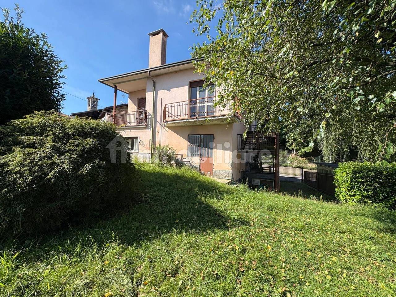3 Schlafzimmer Villa in Castronno, Italy, Nr. 355775