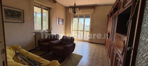 3 Schlafzimmer Villa in Castronno, Italy, Nr. 355775 7