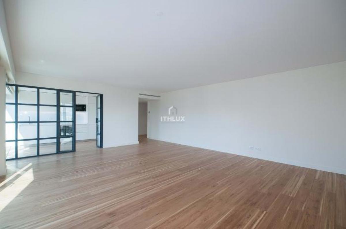 3 bedrooms Apartment in Lisbon, Portugal No. 2467