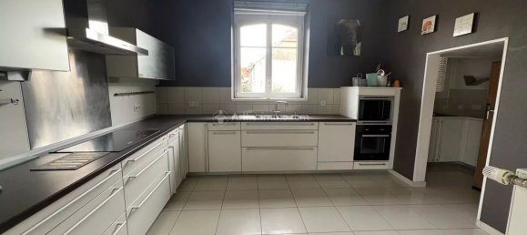 Casa de 5 dormitorios en Liffol-le-Grand, France No. 227958 5