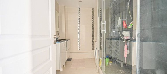 3 bedrooms Apartment in Creteil, France No. 162798 9