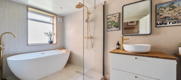 2 bedrooms Apartment in London, United Kingdom No. 7806 5