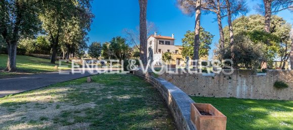 7 bedrooms Villa in Rome, Italy No. 63288 3
