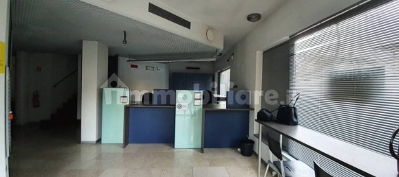 Коммерческая недвижимость с 5 комнатами в Порденоне, Италия № 110814 3