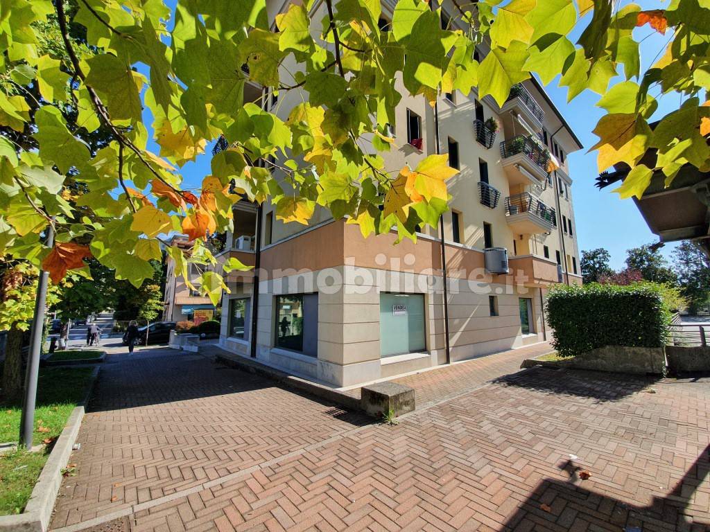 Коммерческая недвижимость с 5 комнатами в Порденоне, Италия № 110814