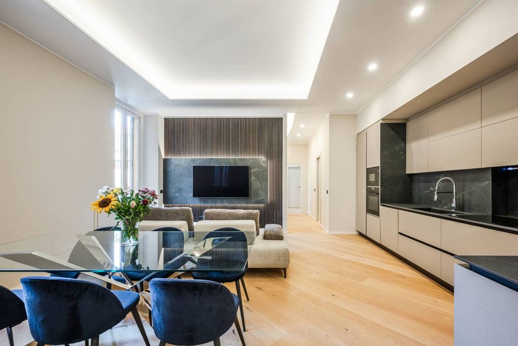 2 bedrooms Apartment in Milan, Italy No. 266772