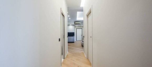 2 bedrooms Apartment in Milan, Italy No. 266772 16