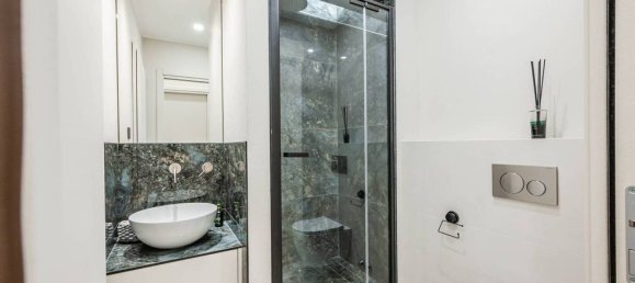 2 bedrooms Apartment in Milan, Italy No. 266772 10