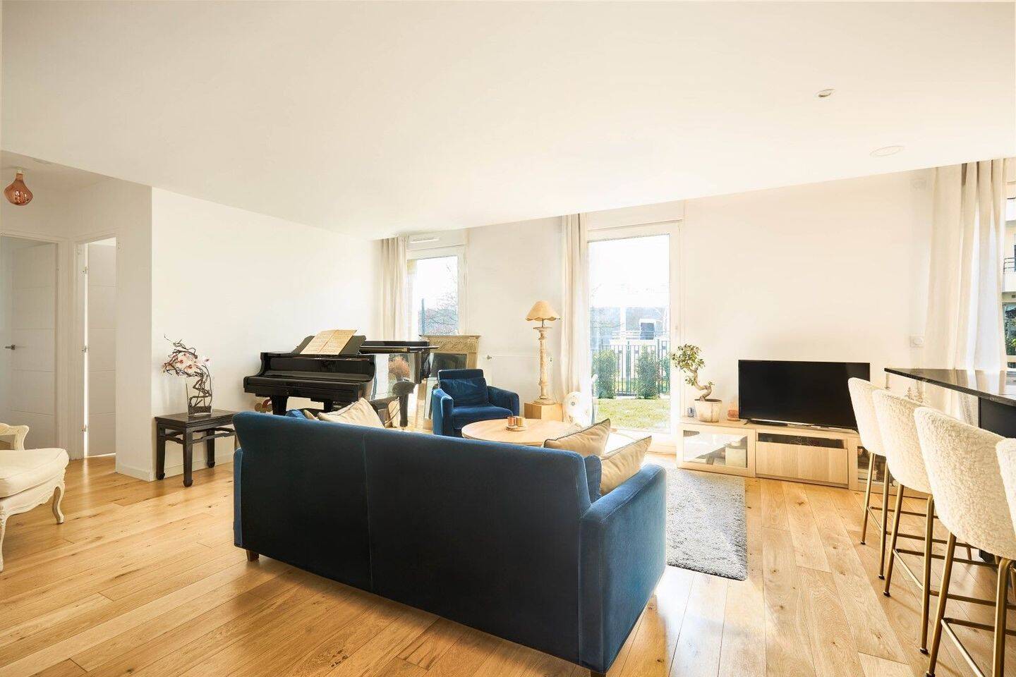 3 bedrooms Apartment in Saint-Cloud, France No. 329221