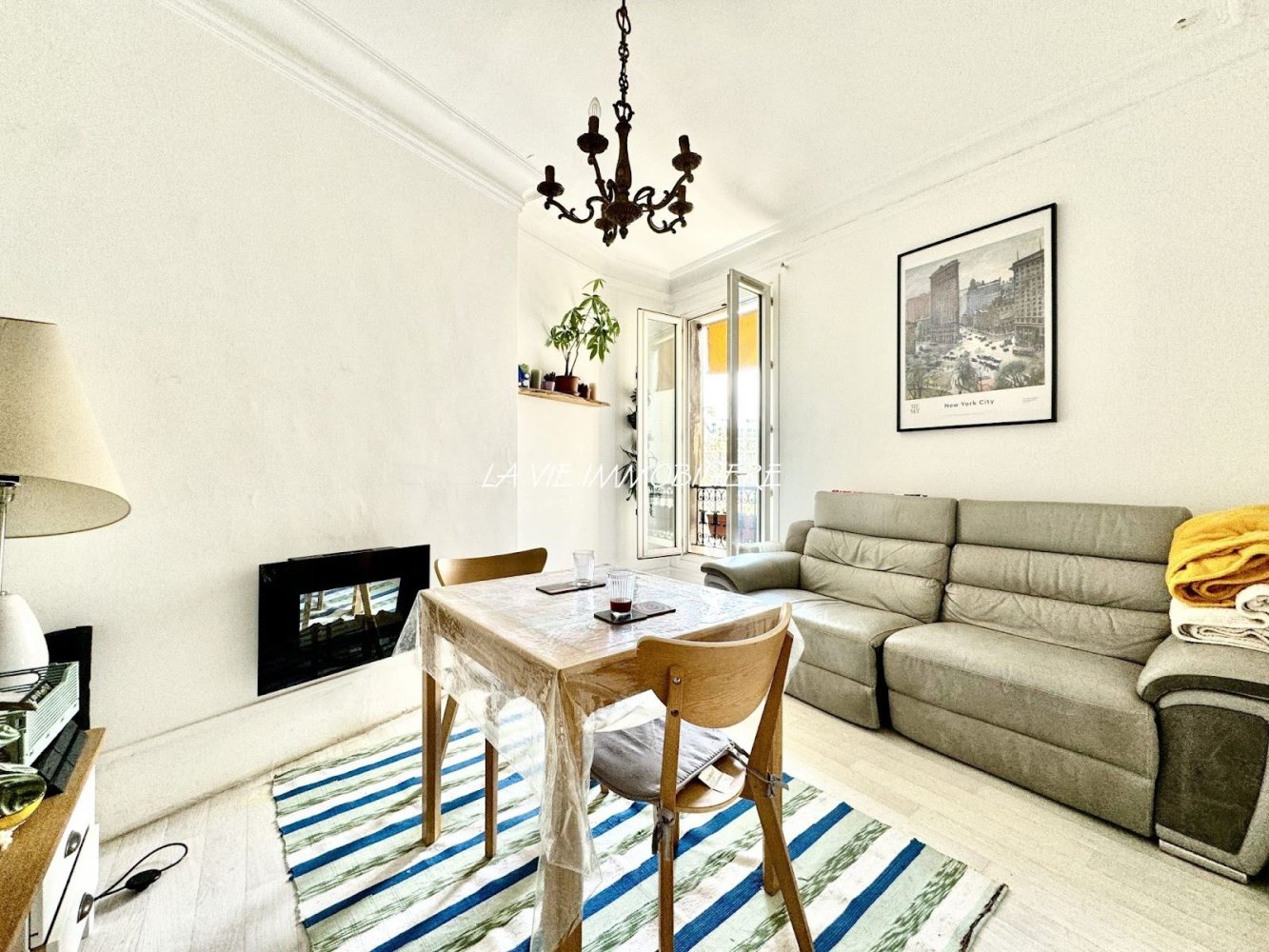 2 bedrooms Apartment in Paris, France No. 182773