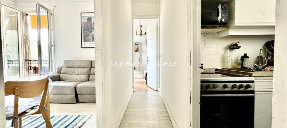 2 bedrooms Apartment in Paris, France No. 182773 3