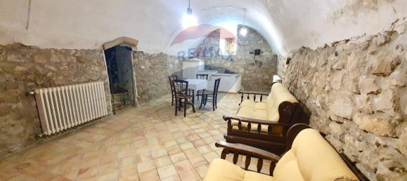 2 bedrooms House in Chiaramonte Gulfi, Italy No. 332559 11