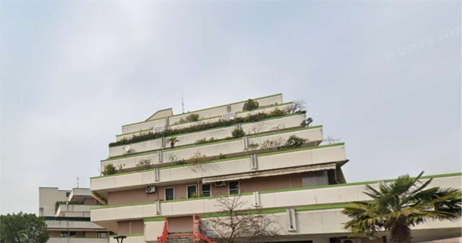 285m² Commercial property in Montegrotto Terme, Italy No. 385084