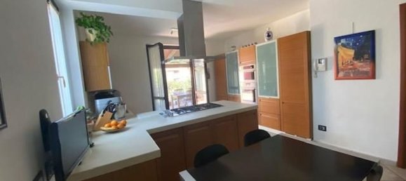 Вилла с 5 комнатами в Джуссаго, Италия № 75383 8