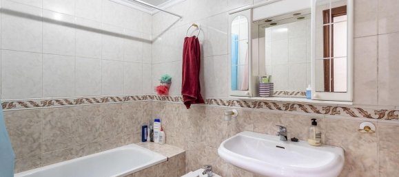 4 bedrooms Apartment in Granada, Spain No. 189323 21