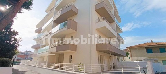 2 bedrooms Penthouse in Tortoreto, Italy No. 18972 2